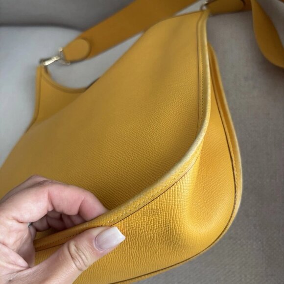Authentic HERMES EVELYNE GM clemence Jaune Amber yellow crossbody bag - Picture 4 of 14